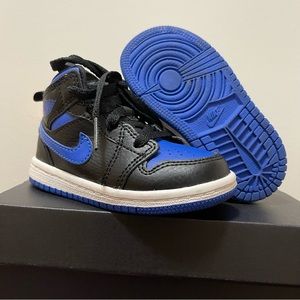 Jordan 1 Mid Royal